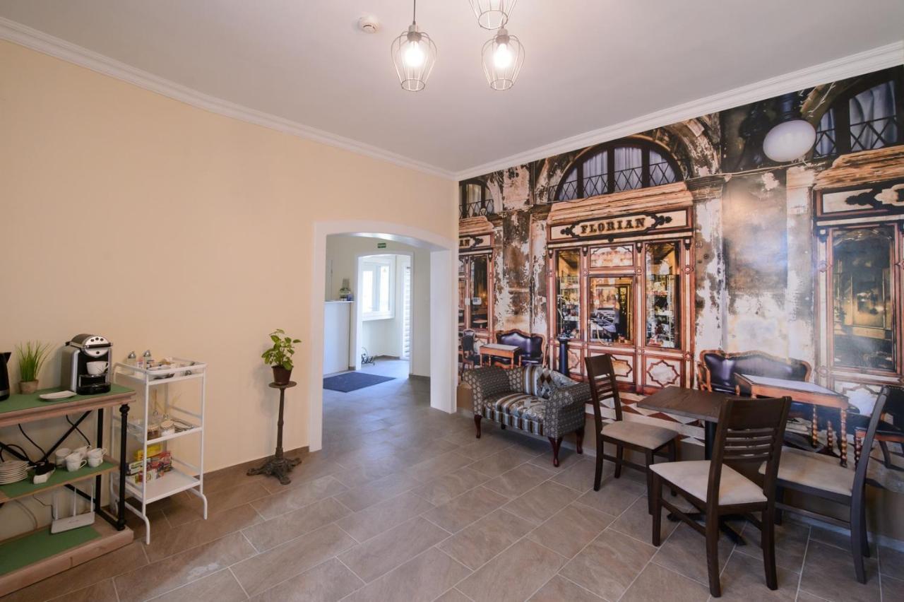 Illaberek Panzio Hotel Eger Exterior photo