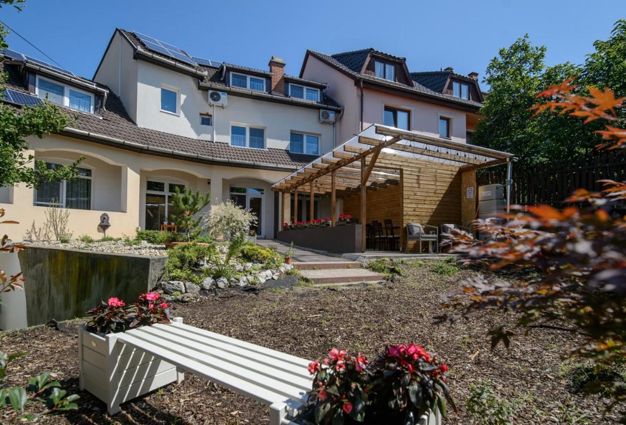 Illaberek Panzio Hotel Eger Exterior photo