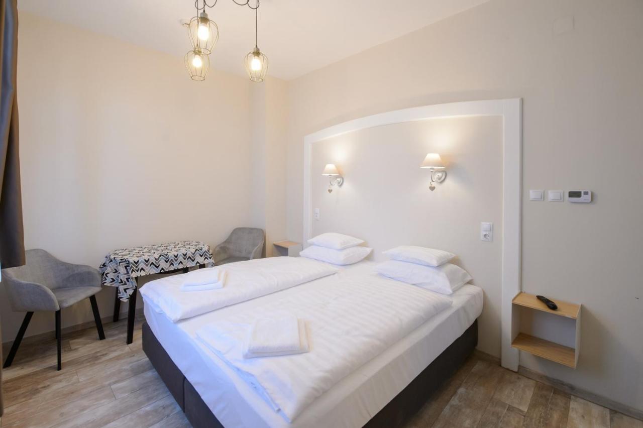 Illaberek Panzio Hotel Eger Exterior photo