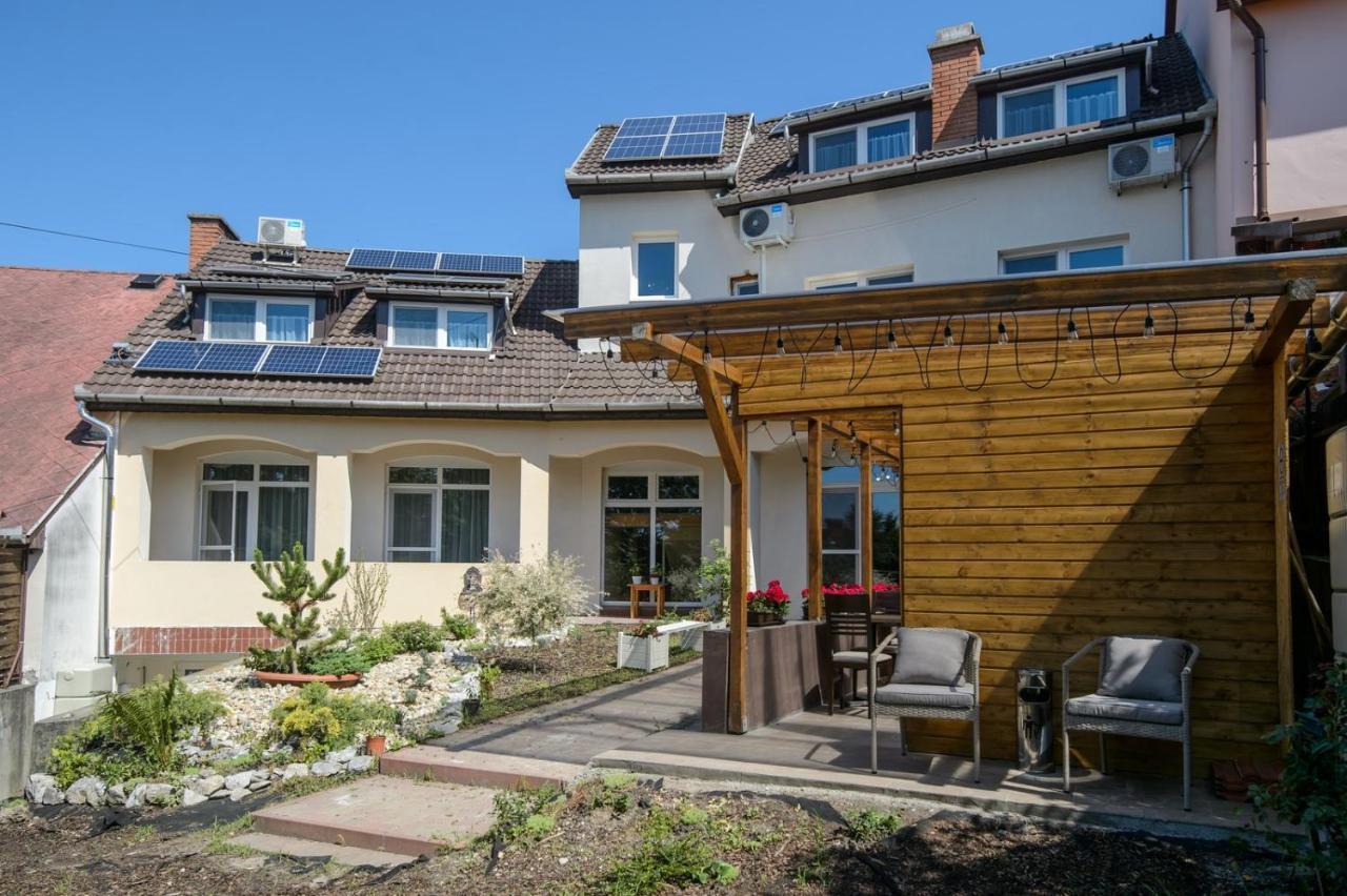 Illaberek Panzio Hotel Eger Exterior photo