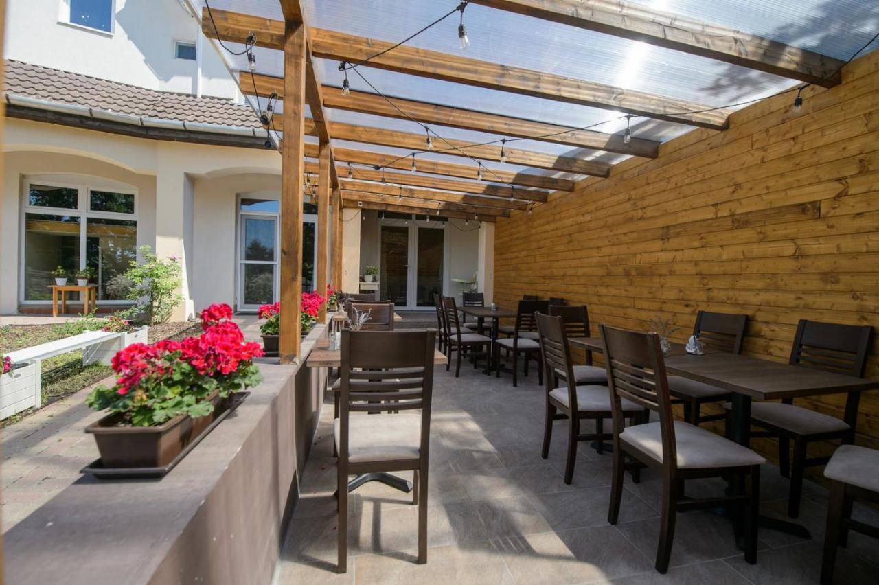 Illaberek Panzio Hotel Eger Exterior photo