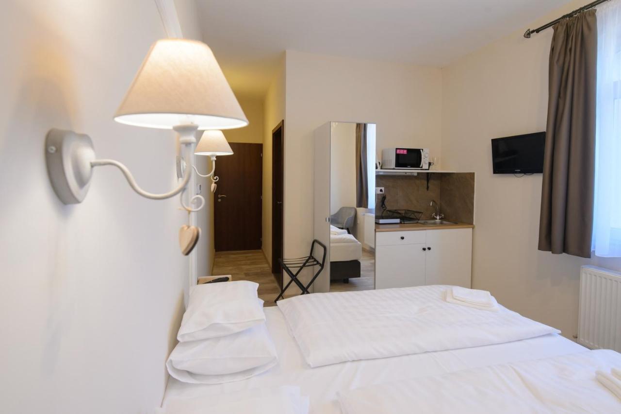 Illaberek Panzio Hotel Eger Exterior photo