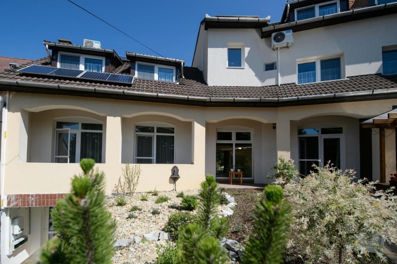 Illaberek Panzio Hotel Eger Exterior photo