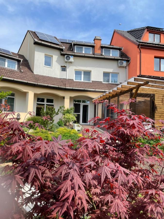 Illaberek Panzio Hotel Eger Exterior photo